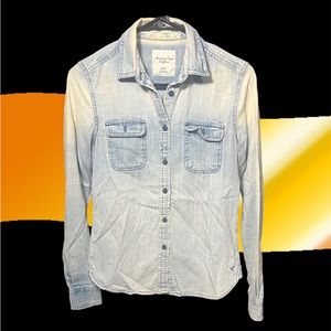 American Eagle - Long Sleeve Lightweight Denim Button Up - Women’s XS